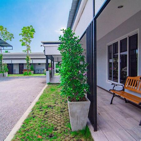 Oyo 533 Runya Poolvilla Prachuap Khiri Khan Ngoại thất bức ảnh