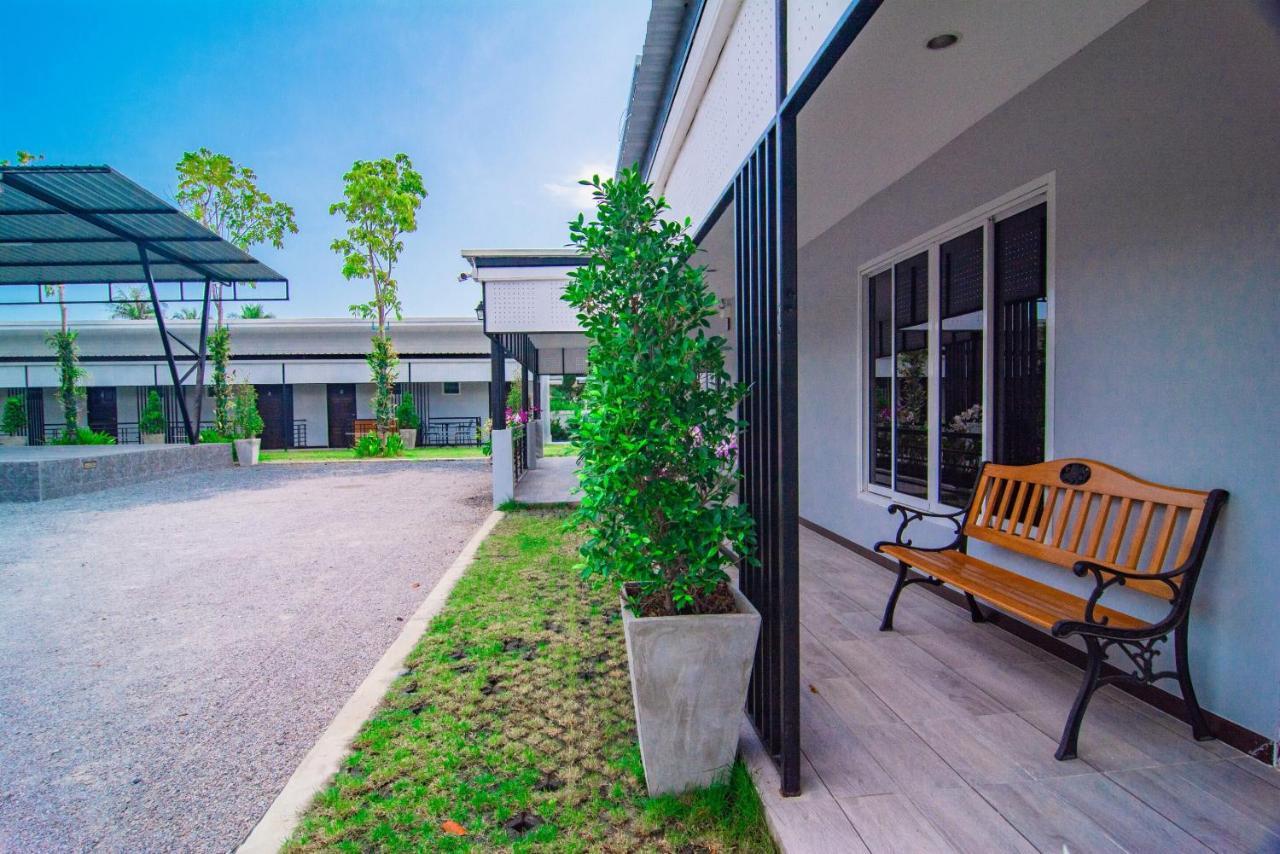 Oyo 533 Runya Poolvilla Prachuap Khiri Khan Ngoại thất bức ảnh
