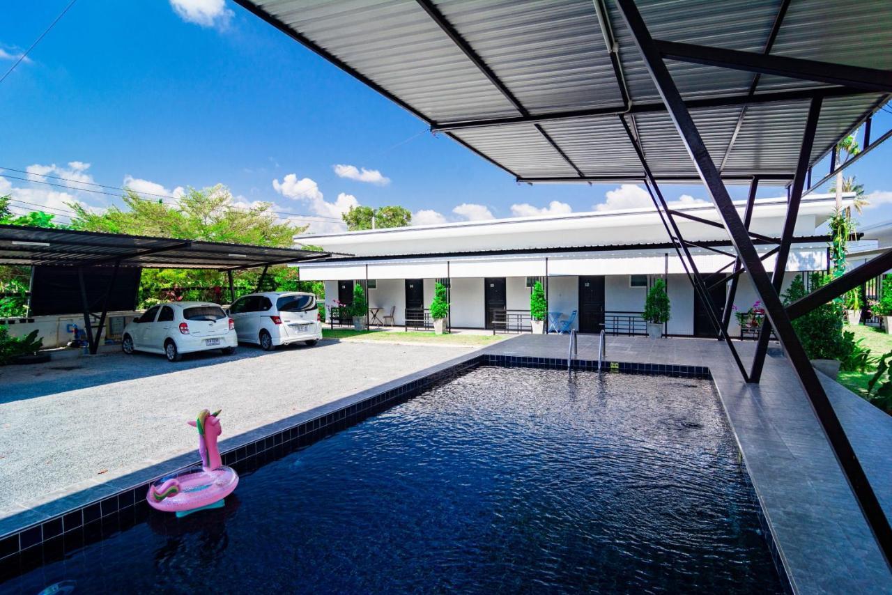 Oyo 533 Runya Poolvilla Prachuap Khiri Khan Ngoại thất bức ảnh
