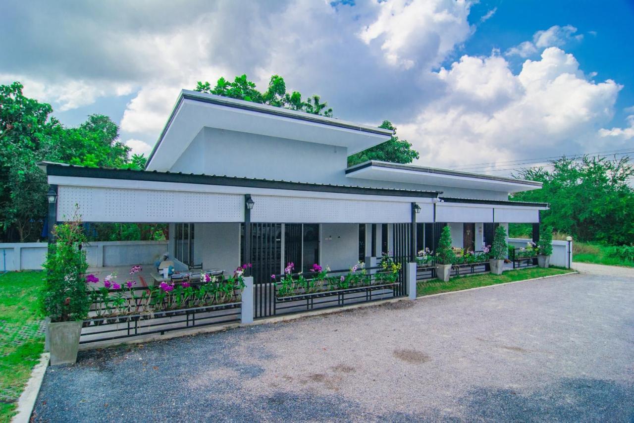 Oyo 533 Runya Poolvilla Prachuap Khiri Khan Ngoại thất bức ảnh