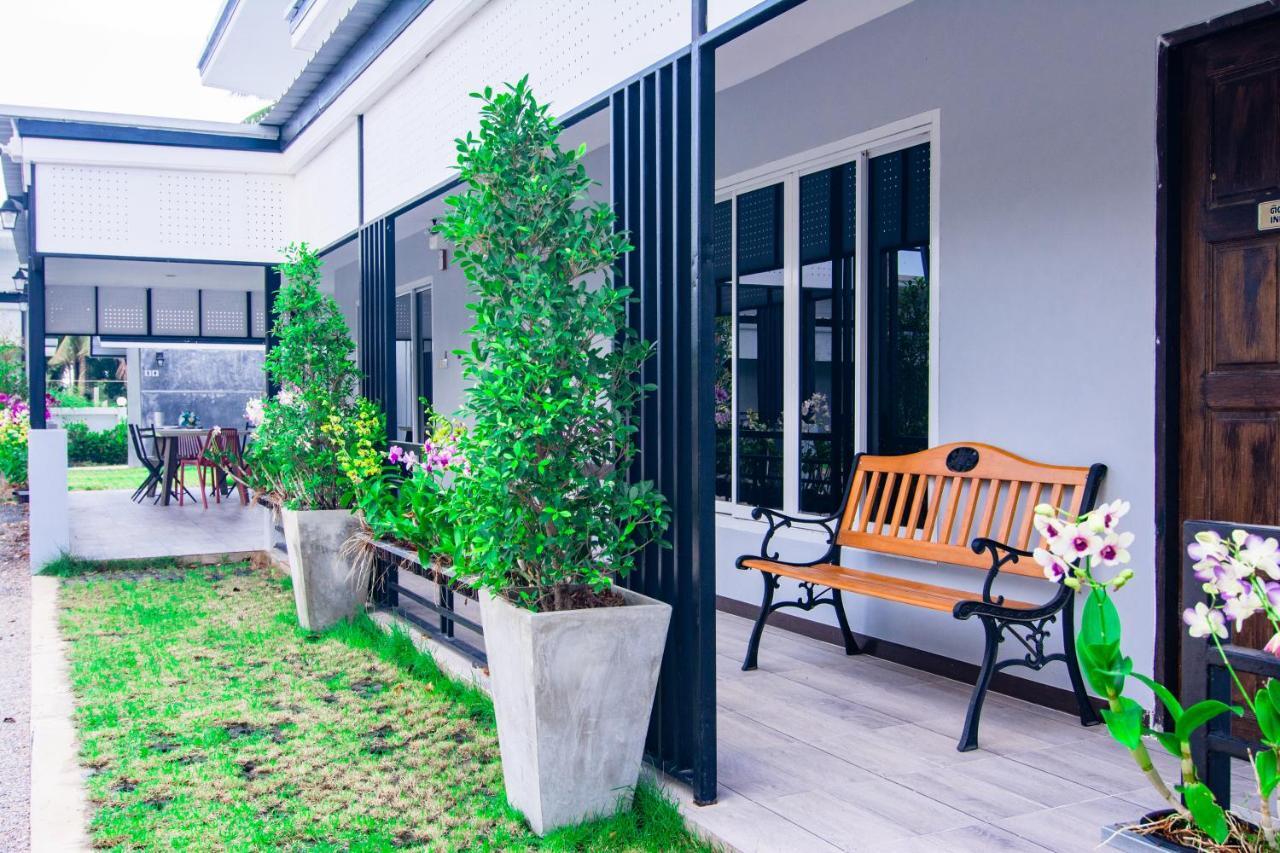 Oyo 533 Runya Poolvilla Prachuap Khiri Khan Ngoại thất bức ảnh