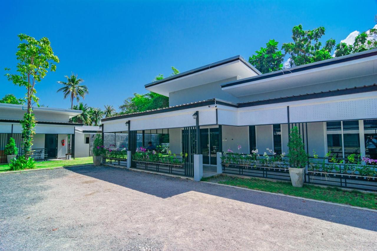 Oyo 533 Runya Poolvilla Prachuap Khiri Khan Ngoại thất bức ảnh