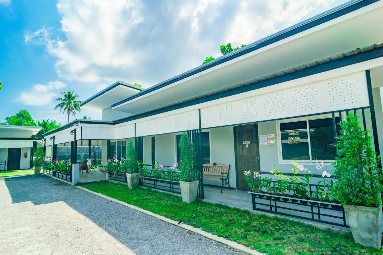Oyo 533 Runya Poolvilla Prachuap Khiri Khan Ngoại thất bức ảnh